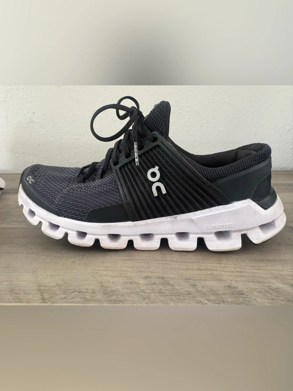 On Women's Cloudswift Shoes in Black/Rock